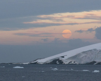 Full Moon on The Gerlache Strait