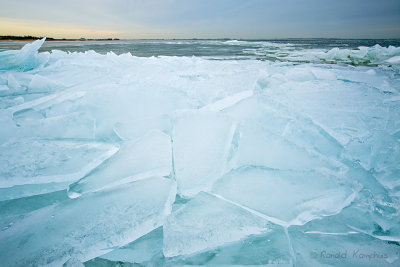 Hummocking ice - Kruiend ijs