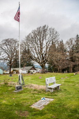 Nov 27 2012 Cascade Locks Cemetery-009.jpg