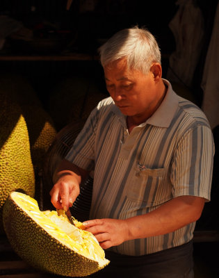 The art of carving a Jack Fruit