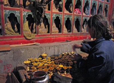 Filling butter lamps