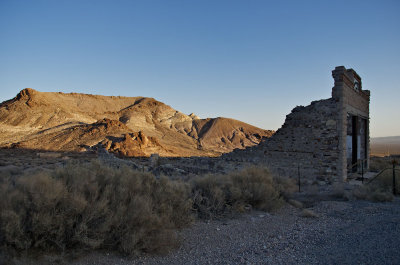 Potter store and hills