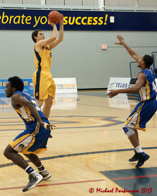 Queen's vs Laurentian 07086 copy.jpg