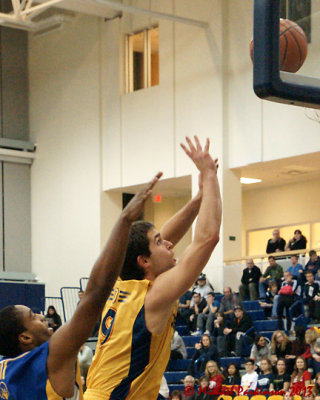 Queen's vs Laurentian 07099 copy.jpg