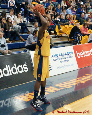 Queen's vs Laurentian 07338 copy.jpg