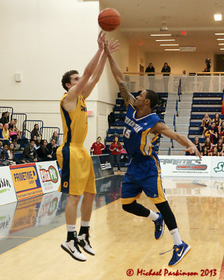 Queen's vs Laurentian 07339 copy.jpg