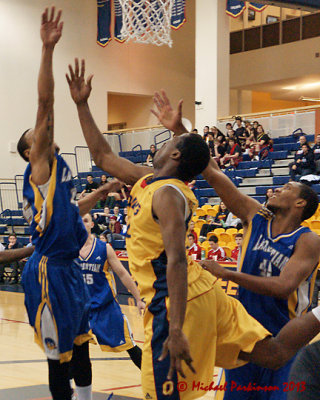Queen's vs Laurentian 07359 copy.jpg