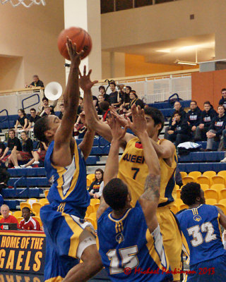 Queen's vs Laurentian 07366 copy.jpg