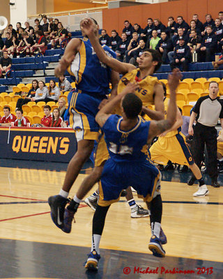 Queen's vs Laurentian 07368 copy.jpg