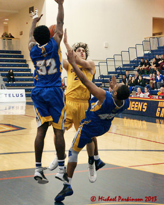 Queen's vs Laurentian 07391 copy.jpg