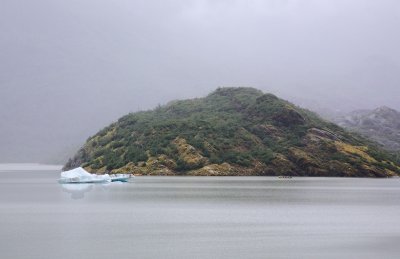 Glacierlakewithcanoes.jpg