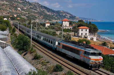 The BB22352 took this train coming from Milano at Ventimiglia. Near Menton.