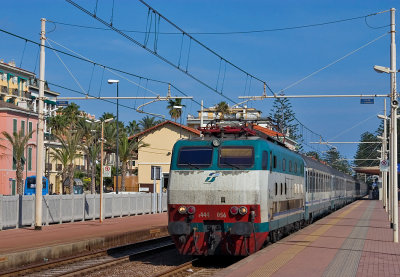 Not a french train but an italian one ! The E444-056 and an Intercity-train coming from Milano at Bordighera, near Ventimiglia.