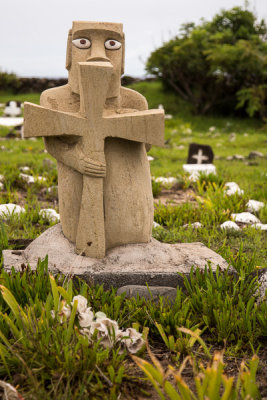 Hanga Roa Cemetery-8.jpg