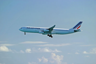 Air France (F-GNIG) Airbus A340 @ St Maarten, Netherlands Antilles - Landing