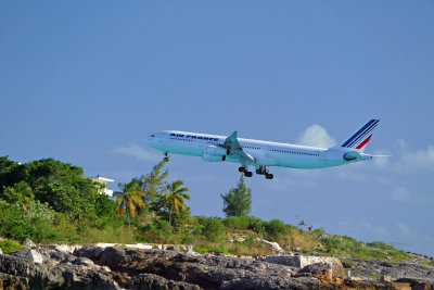 Air France (F-GNIG) Airbus A340 @ St Maarten, Netherlands Antilles - Landing