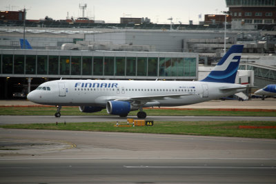Finnair (OH-LXM) Airbus A320 @ Heathrow