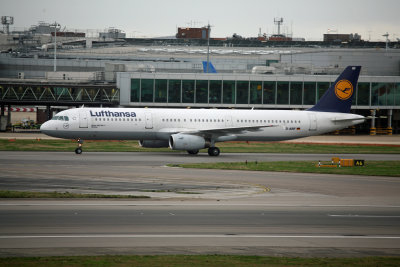 Lufthansa (D-AISF) Airbus A321 @ Heathrow