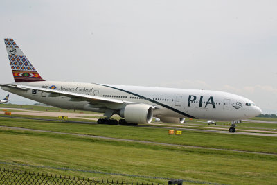Pakistan International Airlines (AP-BHX) Boeing 777 @ Manchester
