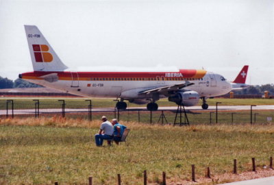 Iberia (EC-FDB) Airbus A320 @ Manchester