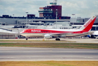 Avianco (N421AV) Boeing 767 @ Heathrow