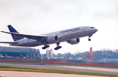 Continental (N78001) Boeing 777 @ Manchester