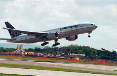 Continental (N78003) Boeing 777 @ Manchester