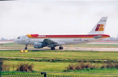 Iberia (EC-FNR) Airbus A320 @ Manchester