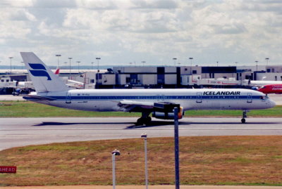Icelandair (TF-FIJ) Boeing 757 @ Heathrow