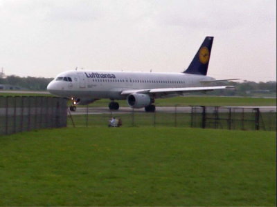 Lufthansa (D-AIQN) Airbus A320 @ Manchester