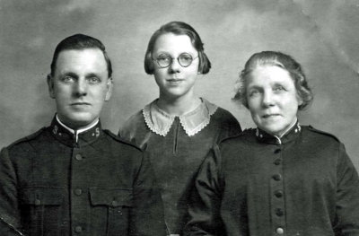 1931 - Adjutant Swindel & Mrs Swindel (Corps Officers)