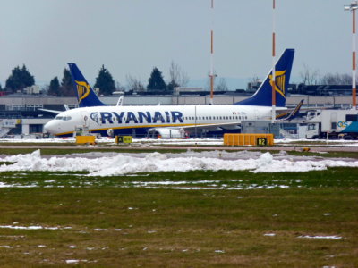 Ryanair (EI-ESL) Boeing 737 @ East Midlands