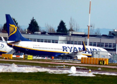 Ryanair (EI-DAN) Boeing 737 @ East Midlands
