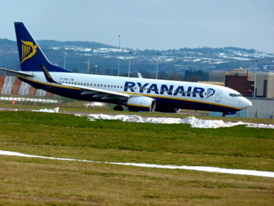 Ryanair (EI-DHH) Boeing 737 @ East Midlands