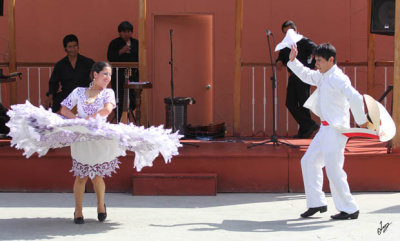 2013_01_27 El Montonero Dancers and Music