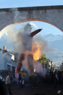 2013_03_31 Burning Judas in Effigy at Plaza de Cayma on Easter Morning