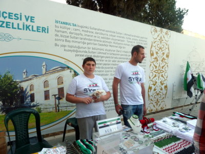 collecting for the free syrian army in istanbul