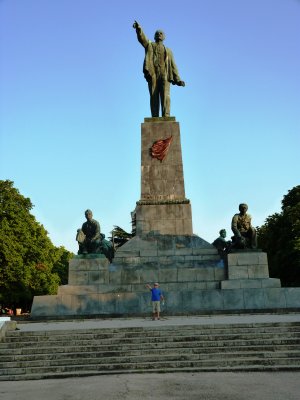 Monument to V.Lenin