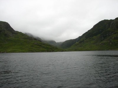 Loch Glencoul. W tle najwyższy wodospad.<small>(IMG_3696.JPG)</small>