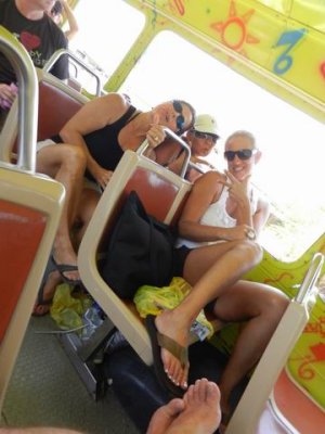 The Girls on the bus,  Aruba
