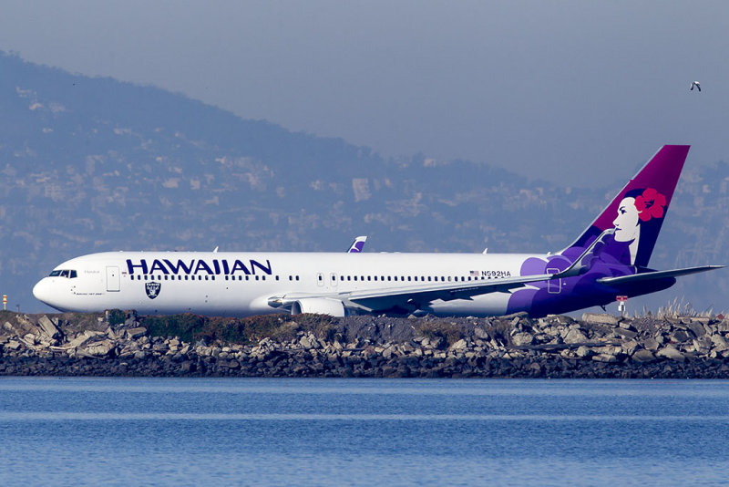 Hawaiian Air Boeing 767-3CB/ER N592HA