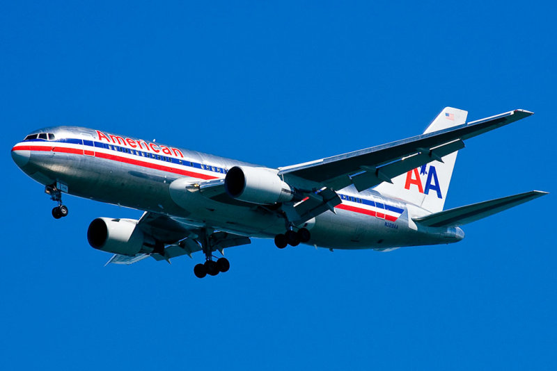 American Airlines Boeing 767-223 ER N329AA