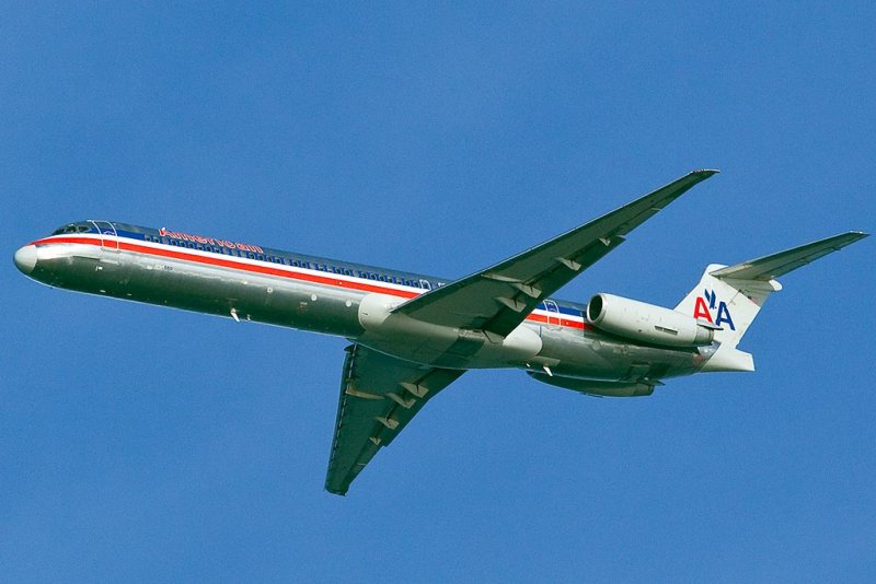 American Airlines McDonnell Douglas MD-82 (DC-9-82) N560AA