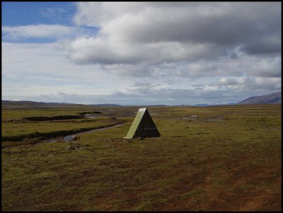 Landið lítur vel út á svona degi. Allt svo snyrti legt