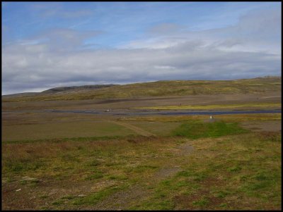 Útsýnið frá Sultarfitjum. Félagar að nálgast.