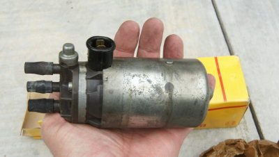 SOLD - 914-6 BOSCH Electric Fuel Pump 009 Carburetor - Used #1