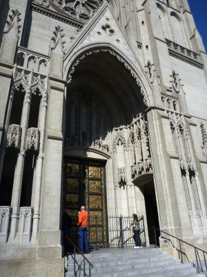 Entrance to Grace Cathedral