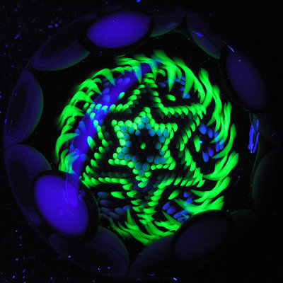 And it glows! The black light really brings Robin's UV design to life and you get the complete picture!