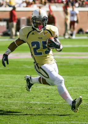 Yellow Jackets A-back Robert Godhigh runs in the open field