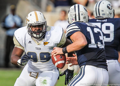 Jackets DE Cummings blitzes Cougars QB Nelson…